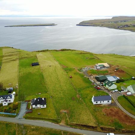 Lachie'S House Villa Staffin Exteriör bild